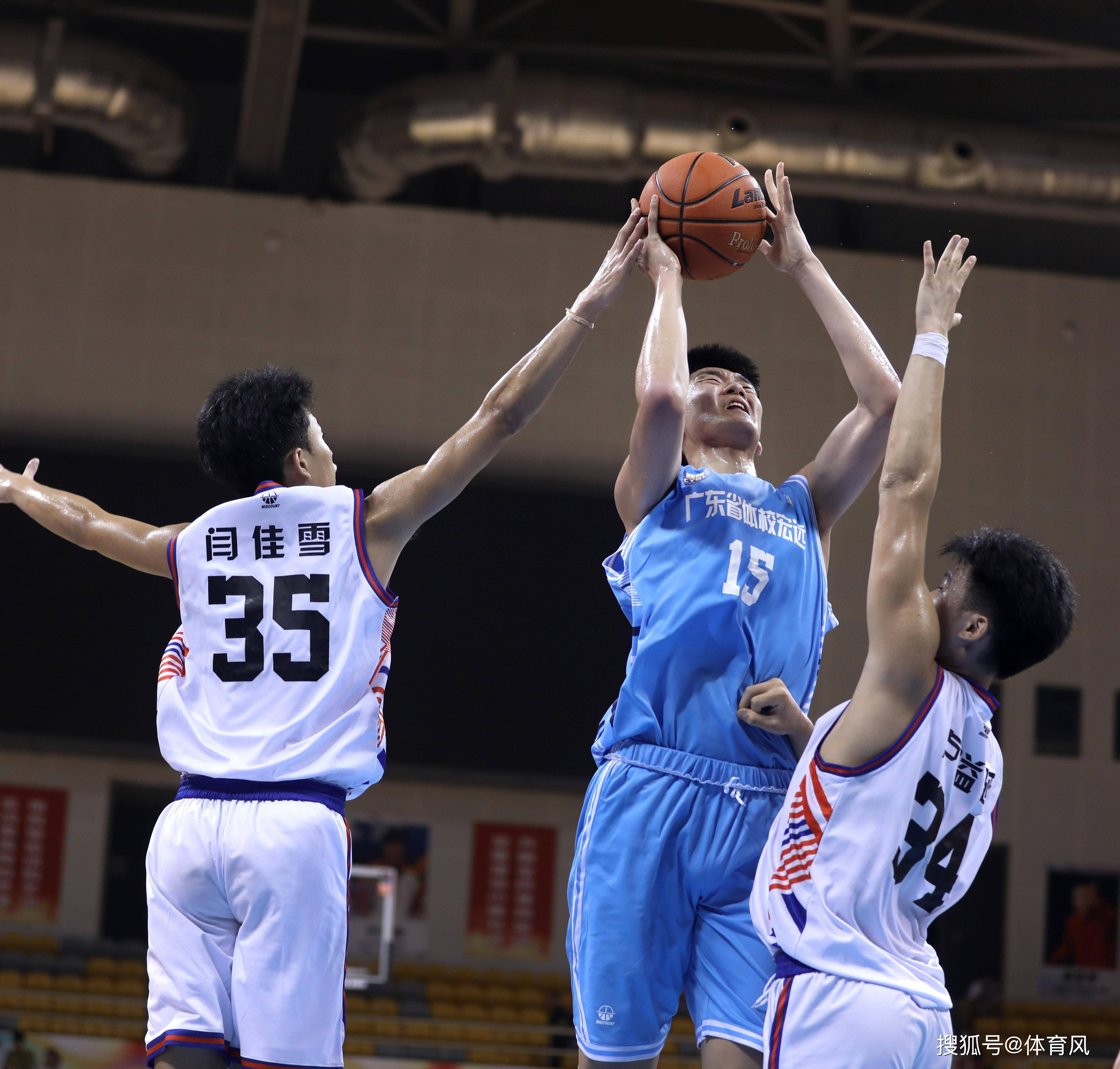 开云在线平台-包含今夜CBA常规赛传出新动向，广东宏远强势反弹，管理层表态——球迷炸锅，数据趋势出现新变化的词条